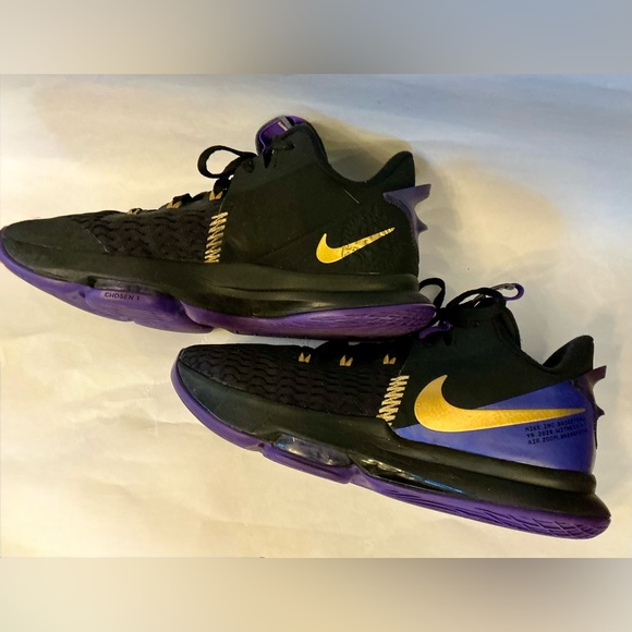 Nike LeBron James Witness 5 Basketball Shoe Black Purple Gold Lakers Mens SZ 13 - Picture 6 of 16